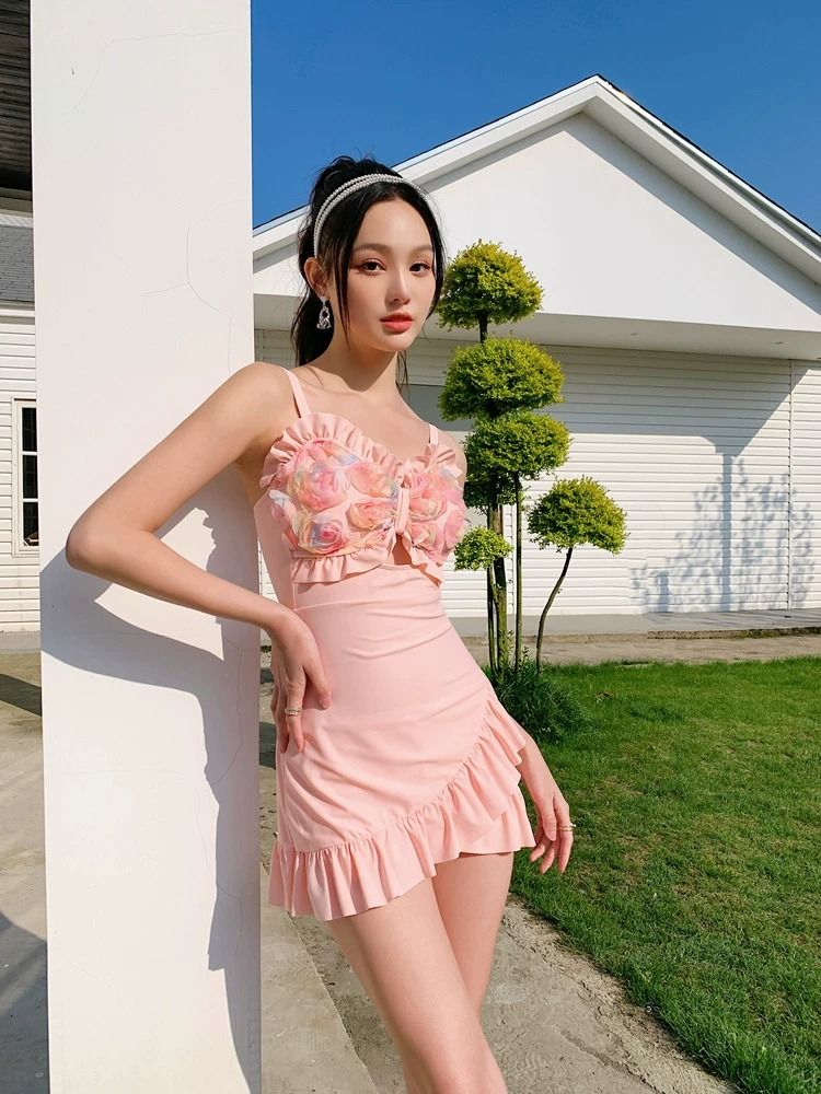 Dresses - Damski strój kąpielowy jednoczęściowy ze spódniczką,
